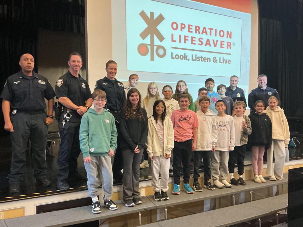 Garden City Middle School students learn safety tipsundefinedfrom MTA and local police